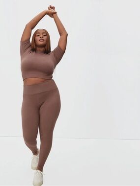 Everlane High-Waist Seamless T-shirt and Leggings in Acorn